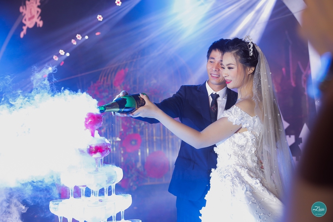 Siêu đám cưới tại bãi đất rộng 5.000m2 ở Hà Nội: 3.000 khách dự tiệc, ca sĩ Quang Lê - Lệ Quyên hát góp vui - Ảnh 10.