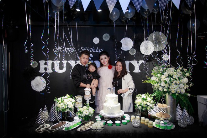 Huyền My đón tuổi 22 thân mật bên bạn bè nhưng cũng sang chảnh và hoành tráng chẳng kém cạnh ai - Ảnh 2. Huyền My đón tuổi 22 thân mật bên bạn bè nhưng cũng sang chảnh và hoành tráng chẳng kém cạnh ai - Ảnh 2.