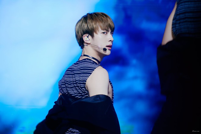 Top idol nam có body khủng nhất Kpop: Mặt thì baby đáng yêu, nhưng múi bụng sexy đến mức khiến fan khô máu - Ảnh 17. Top idol nam có body khủng nhất Kpop: Mặt thì baby đáng yêu, nhưng múi bụng sexy đến mức khiến fan khô máu - Ảnh 17.