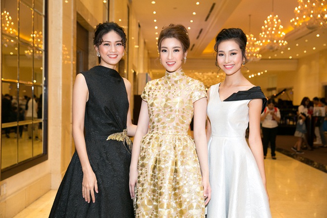 Hoa hậu Mỹ Linh rạng rỡ hội ngộ á hậu Thanh Tú, Thùy Dung tại sự kiện - Ảnh 2.