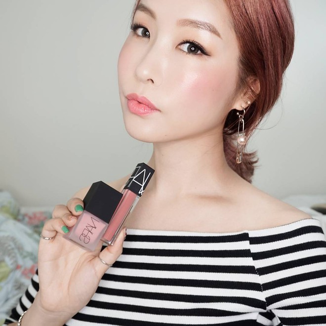 Vì sao má con gái Hàn luôn hây hây mướt rượt như thế? Câu trả lời chính là má hồng dạng sữa - Ảnh 23. Vì sao má con gái Hàn luôn hây hây mướt rượt như thế? Câu trả lời chính là má hồng dạng sữa - Ảnh 23.