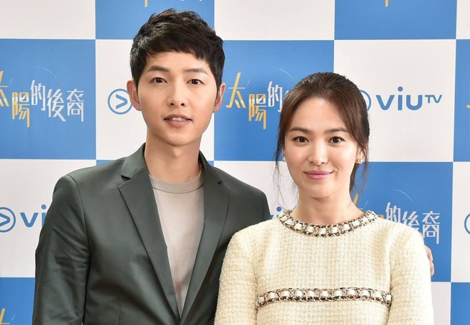 Song Joong Ki dành tặng bài hát Song Hye Kyo yêu thích ngay trên sóng truyền hình - Ảnh 3.