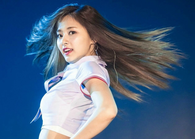 Tzuyu - Nữ thần hất tóc và những khoảnh khắc đẹp lung linh mê hoặc người nhìn - Ảnh 2.