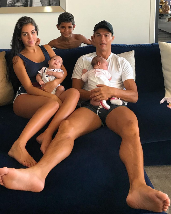 10 bức ảnh nhiều Like nhất Instagram: Toàn thấy Selene Gomez, Ronaldo và... trẻ con - Ảnh 2.