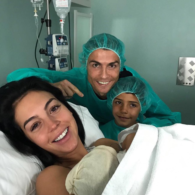 10 bức ảnh nhiều Like nhất Instagram: Toàn thấy Selene Gomez, Ronaldo và... trẻ con - Ảnh 9.