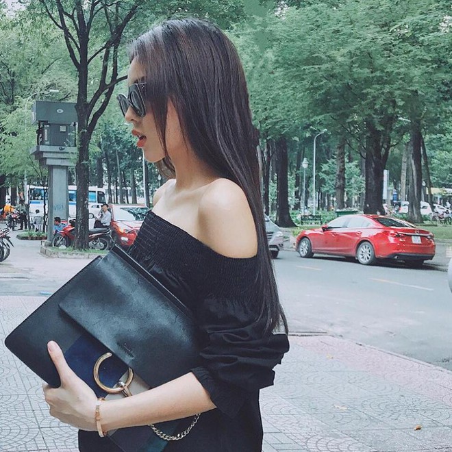 Hè sang thu tới, Kỳ Duyên hay Huyền My vẫn buông lơi vai trần với street style đẹp mắt - Ảnh 1.