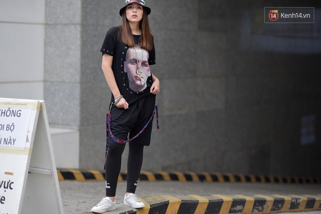 Trời nóng đến mấy cũng không ngăn được giới trẻ Việt diện đồ tầng lớp chất như chụp ảnh tạp chí - Ảnh 15. Trời nóng đến mấy cũng không ngăn được giới trẻ Việt diện đồ tầng lớp chất như chụp ảnh tạp chí - Ảnh 15.