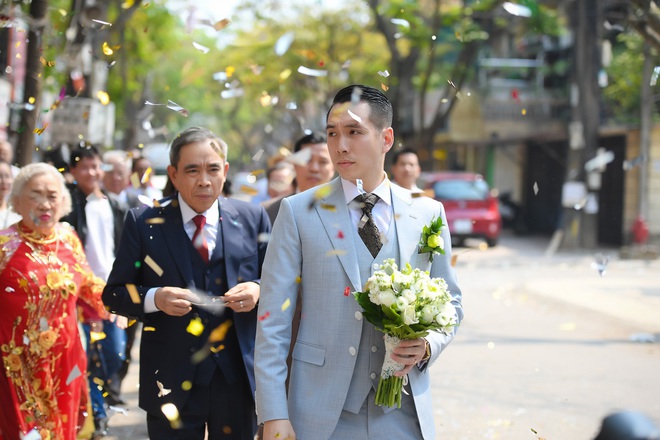 Ngắm những khoảnh khắc hạnh phúc ngọt ngào của Tú Linh và chồng trong đám cưới - Ảnh 2.