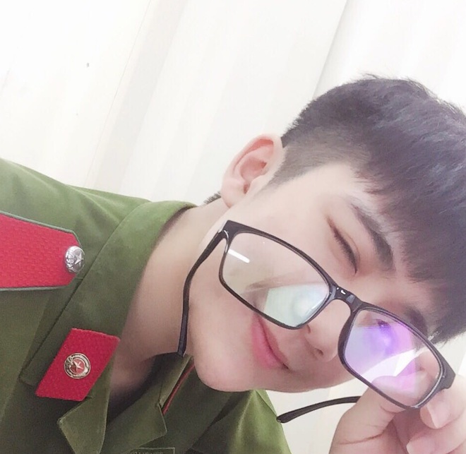 SV Học viện An ninh nhân dân có khác, mặc đồng phục thôi cũng "soái ca" ngời ngời! - Ảnh 1. SV Học viện An ninh nhân dân có khác, mặc đồng phục thôi cũng "soái ca" ngời ngời! - Ảnh 1.