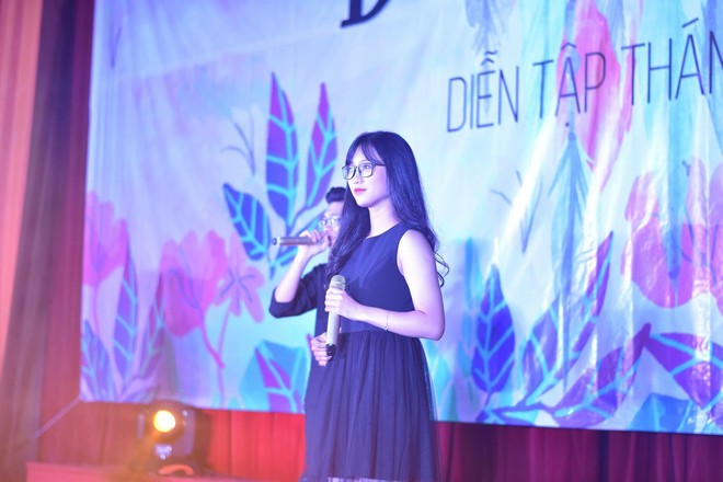 Sinh viên trường người ta: Xinh đẹp, đa tài, 19 tuổi đã là MC truyền hình - Ảnh 7. Sinh viên trường người ta: Xinh đẹp, đa tài, 19 tuổi đã là MC truyền hình - Ảnh 7.
