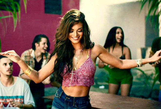 Mỹ nhân đóng MV Despacito chính là Hoa hậu Hoàn vũ 2006 cực xinh đẹp và nóng bỏng! - Ảnh 3. Mỹ nhân đóng MV Despacito chính là Hoa hậu Hoàn vũ 2006 cực xinh đẹp và nóng bỏng! - Ảnh 3.