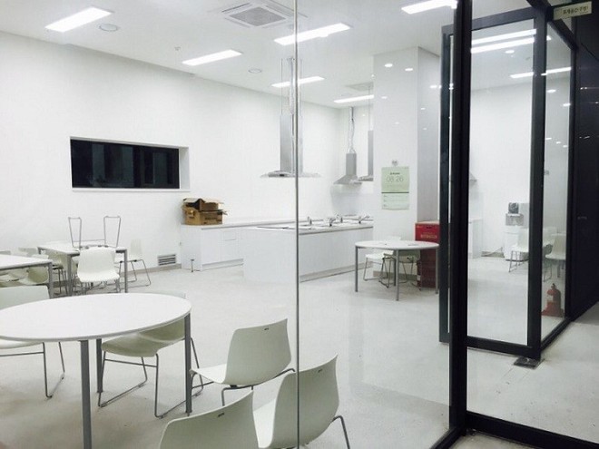 Ký túc xá của Đại học nữ sinh lớn nhất thế giới: Nội thất siêu xịn, sinh viên được phục vụ... tận răng - Ảnh 10. Ký túc xá của Đại học nữ sinh lớn nhất thế giới: Nội thất siêu xịn, sinh viên được phục vụ... tận răng - Ảnh 10.