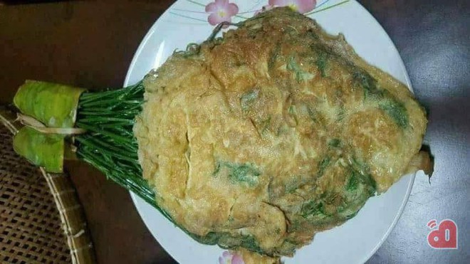 Ẩm thực hắc ám: Cô gái rán trứng cùng với nguyên mớ rau chưa nhặt, không ăn có thể dùng làm vợt bóng bàn - Ảnh 1. Ẩm thực hắc ám: Cô gái rán trứng cùng với nguyên mớ rau chưa nhặt, không ăn có thể dùng làm vợt bóng bàn - Ảnh 1.