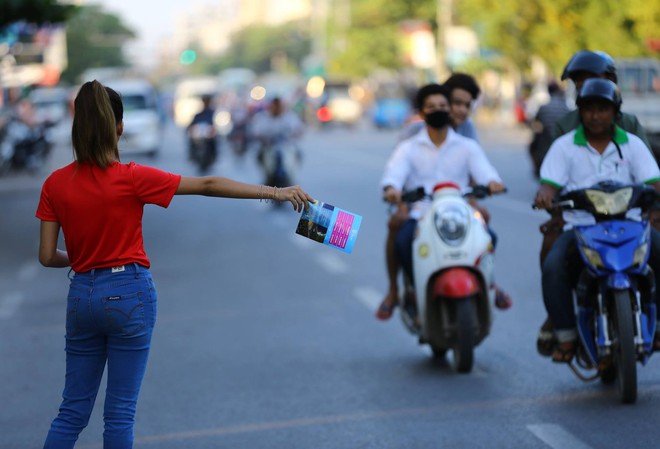 Hot girl Myanmar phát tờ rơi, kêu gọi tiếp lửa cho ĐTQG tại AFF Cup 2018 - Ảnh 6.