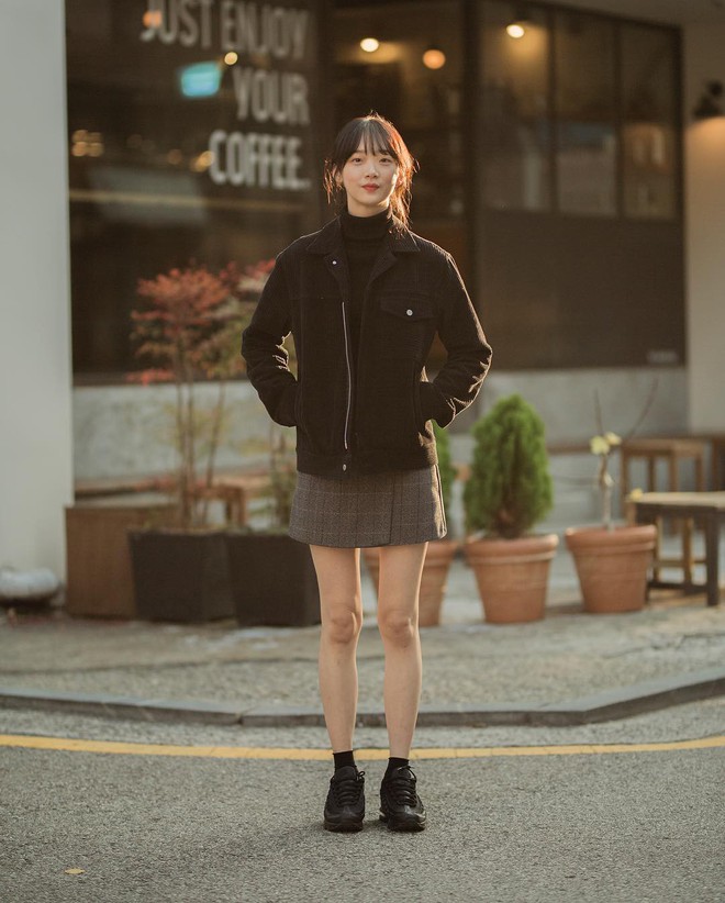 Tuyển tập bí kíp mặc đẹp ngày se lạnh dành cho bạn nằm cả ở street style tuần qua của giới trẻ Hàn - Ảnh 6.