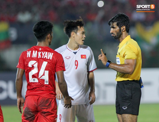 Đến fan Myanmar cũng thừa nhận trọng tài quá yếu kém khi cướp trắng bàn thắng của Việt Nam - Ảnh 1.