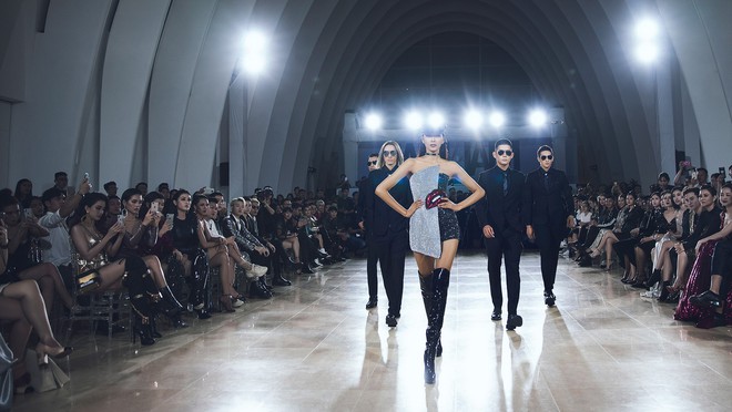 Sau 16 năm, Thanh Hằng lại một lần nữa đăng quang Hoa hậu và catwalk cùng Kỳ Duyên, Hoàng Thùy - Ảnh 8.