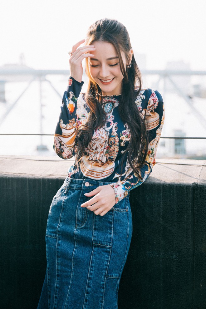 Hậu nghi vấn mua giải Thị Hậu, Địch Lệ Nhiệt Ba khoe góc nghiêng thần thánh cùng sắc vóc đỉnh cao tại sự kiện - Ảnh 3. Hậu nghi vấn mua giải Thị Hậu, Địch Lệ Nhiệt Ba khoe góc nghiêng thần thánh cùng sắc vóc đỉnh cao tại sự kiện - Ảnh 3.