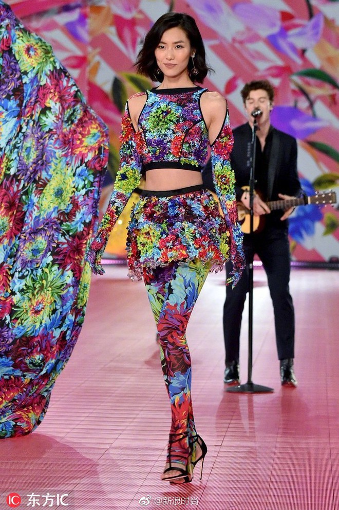 Nhan sắc và thần thái nổi bật của 4 chân dài Trung Quốc trên sàn catwalk Victorias Secret 2018 - Ảnh 3. Nhan sắc và thần thái nổi bật của 4 chân dài Trung Quốc trên sàn catwalk Victorias Secret 2018 - Ảnh 3.