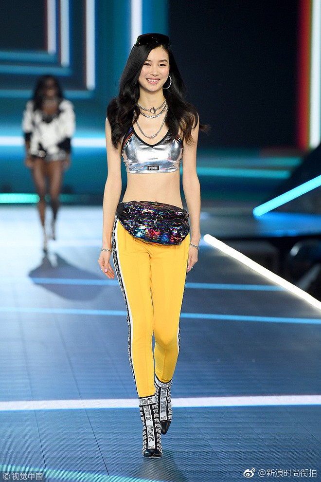 Nhan sắc và thần thái nổi bật của 4 chân dài Trung Quốc trên sàn catwalk Victorias Secret 2018 - Ảnh 13. Nhan sắc và thần thái nổi bật của 4 chân dài Trung Quốc trên sàn catwalk Victorias Secret 2018 - Ảnh 13.