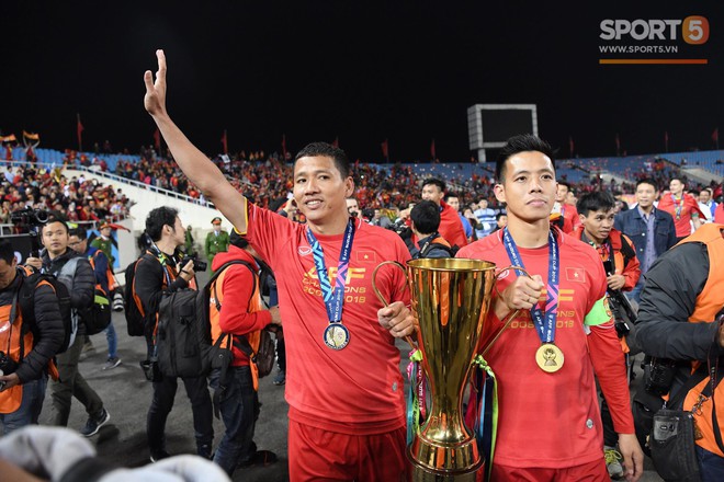 Khoảnh khắc vàng của ngày hôm nay - ĐT Việt Nam nâng cao cúp AFF Cup 2018 - Ảnh 11.