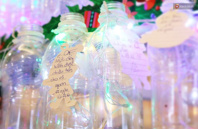 Những điều ước giản đơn trên cây thông Noel làm bằng vỏ chai nhựa ở Sài Gòn: Con ước ba mẹ sẽ không cãi nhau nữa... - Ảnh 5.