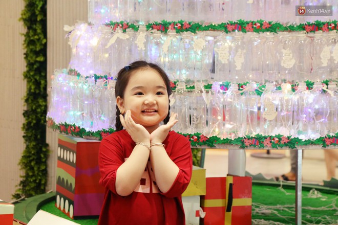 Những điều ước giản đơn trên cây thông Noel làm bằng vỏ chai nhựa ở Sài Gòn: Con ước ba mẹ sẽ không cãi nhau nữa... - Ảnh 3.