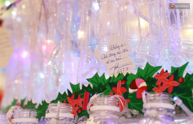 Những điều ước giản đơn trên cây thông Noel làm bằng vỏ chai nhựa ở Sài Gòn: Con ước ba mẹ sẽ không cãi nhau nữa... - Ảnh 6.