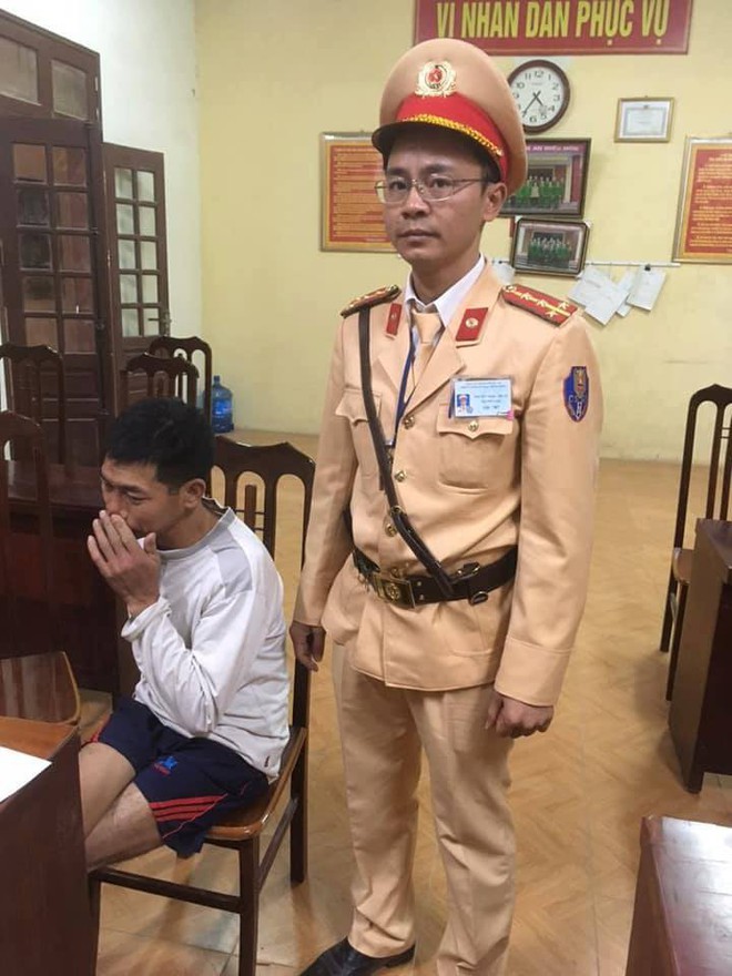 Hà Nội: Giả vờ vào nhà cô giáo xin nước rồi dùng dao khống chế cướp dây chuyền - Ảnh 1. Hà Nội: Giả vờ vào nhà cô giáo xin nước rồi dùng dao khống chế cướp dây chuyền - Ảnh 1.