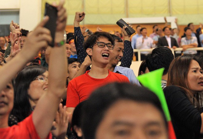 Bạn gái Quang Hải ăn mừng cực sung khi người yêu ghi bàn vào lưới Philippines - Ảnh 11. Bạn gái Quang Hải ăn mừng cực sung khi người yêu ghi bàn vào lưới Philippines - Ảnh 11.