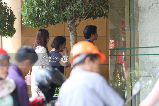 Mở màn paparazzi năm Mậu Tuất: Hoa hậu Đặng Thu Thảo lần đầu lộ bụng bầu, cùng ông xã Tín Nguyễn đi khám thai! - Ảnh 7. Mở màn paparazzi năm Mậu Tuất: Hoa hậu Đặng Thu Thảo lần đầu lộ bụng bầu, cùng ông xã Tín Nguyễn đi khám thai! - Ảnh 7.