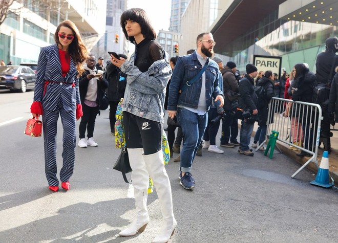 Những khoảnh khắc street style ấn tượng nhất tại New York Fashion Week mùa Thu/Đông 2018 - Ảnh 2.