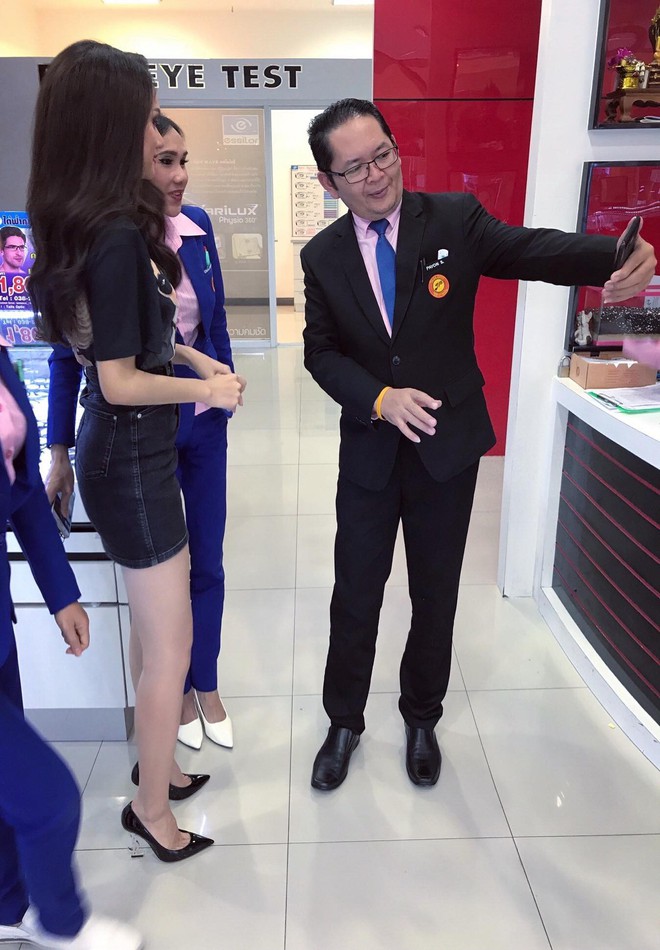 Giản dị đi shopping bằng phương tiện công cộng, Hương Giang được người hâm mộ quốc tế săn đón sau đăng quang - Ảnh 4. Giản dị đi shopping bằng phương tiện công cộng, Hương Giang được người hâm mộ quốc tế săn đón sau đăng quang - Ảnh 4.
