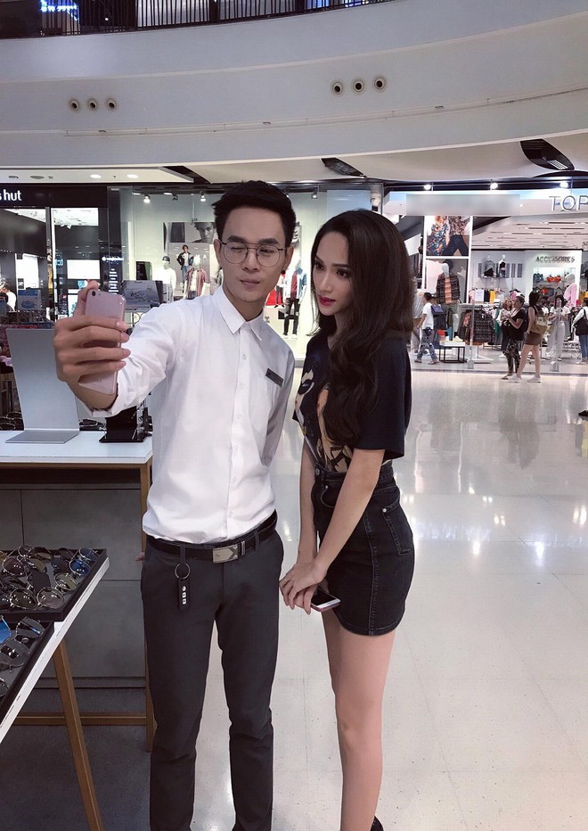 Giản dị đi shopping bằng phương tiện công cộng, Hương Giang được người hâm mộ quốc tế săn đón sau đăng quang - Ảnh 10. Giản dị đi shopping bằng phương tiện công cộng, Hương Giang được người hâm mộ quốc tế săn đón sau đăng quang - Ảnh 10.