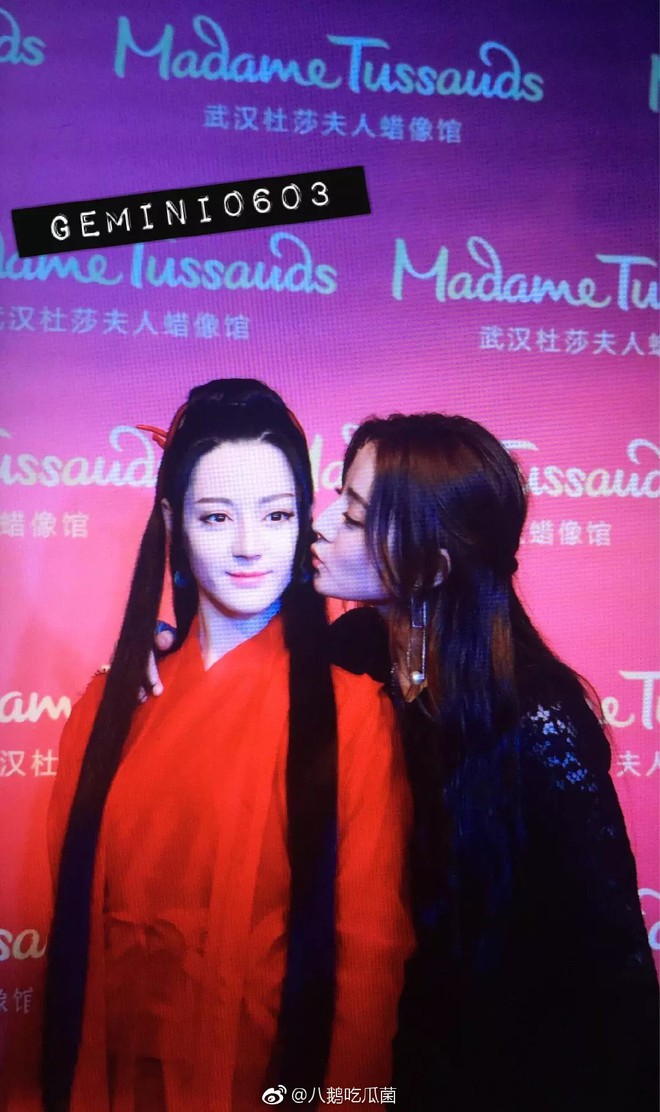 Địch Lệ Nhiệt Ba khoe nhan sắc bên tượng sáp: Đẹp như tượng tạc, khó lòng phân biệt thật giả - Ảnh 10.