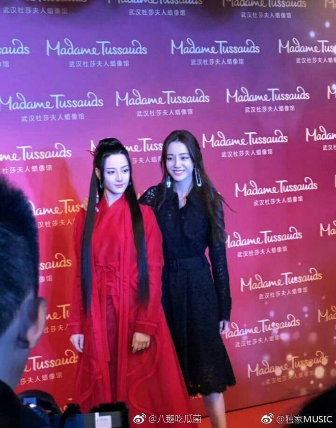 Địch Lệ Nhiệt Ba khoe nhan sắc bên tượng sáp: Đẹp như tượng tạc, khó lòng phân biệt thật giả - Ảnh 6.