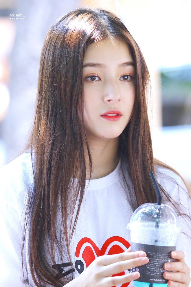 Idol gây sốt ở phố đi bộ Hà Nội đã thành mỹ nhân đình đám: Đẹp xuất sắc và na ná Địch Lệ Nhiệt Ba - Ảnh 5.