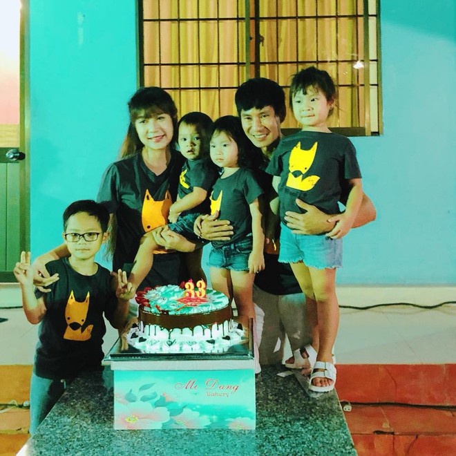 Không xa hoa sang chảnh, Lý Hải cùng các con tổ chức sinh nhật giản dị cho bà xã Minh Hà - Ảnh 1.