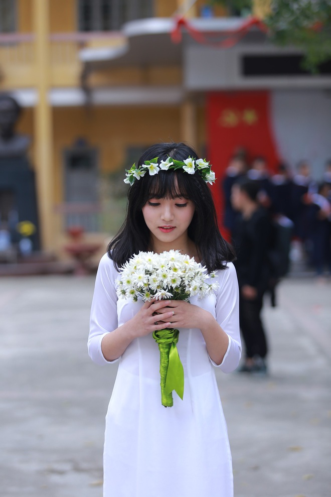Cô bạn chứng minh con gái Việt chẳng cần ăn mặc cầu kì, cứ diện áo dài trắng là auto xinh - Ảnh 3.