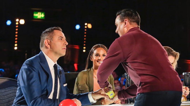 Ảo thuật gia gây ấn tượng với khả năng đoán trước tương lai tại Britains Got Talent - Ảnh 2. Ảo thuật gia gây ấn tượng với khả năng đoán trước tương lai tại Britains Got Talent - Ảnh 2.
