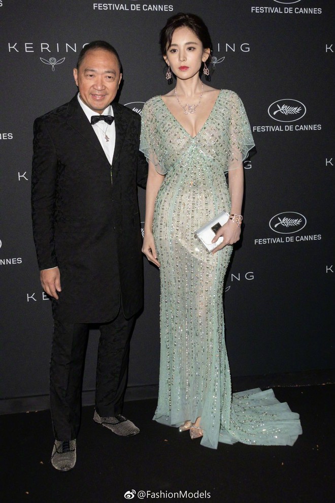 Mỹ nhân Tân Cương Cổ Lực Na Trát lộ dấu hiệu thẩm mỹ hỏng tại sự kiện Cannes? - Ảnh 1. Mỹ nhân Tân Cương Cổ Lực Na Trát lộ dấu hiệu thẩm mỹ hỏng tại sự kiện Cannes? - Ảnh 1.