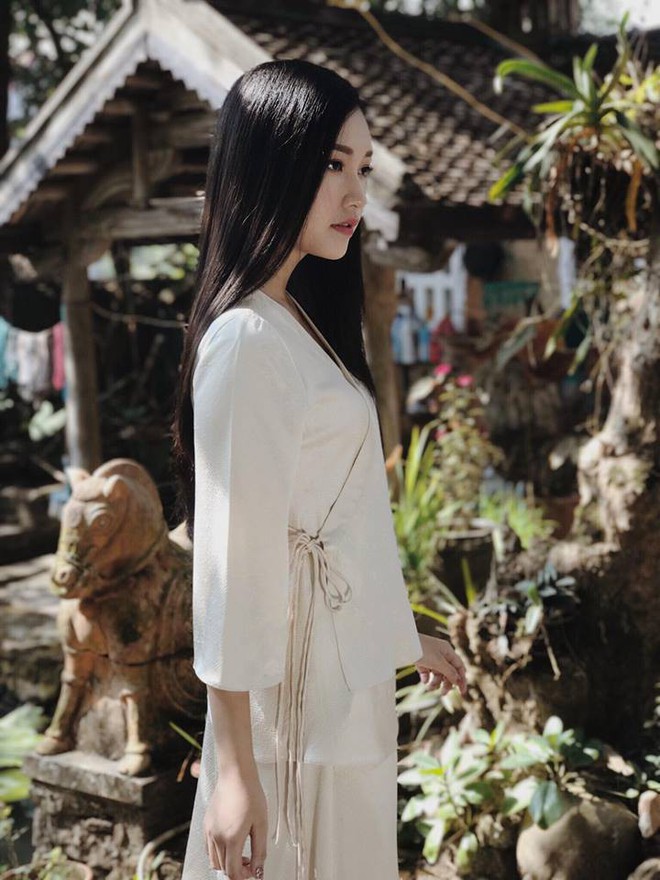 Không hổ danh là Nàng thơ xứ Huế, Ngọc Trân lại khiến bao người ngẩn ngơ vì vẻ đẹp trong sáng, dịu dàng - Ảnh 9. Không hổ danh là Nàng thơ xứ Huế, Ngọc Trân lại khiến bao người ngẩn ngơ vì vẻ đẹp trong sáng, dịu dàng - Ảnh 9.