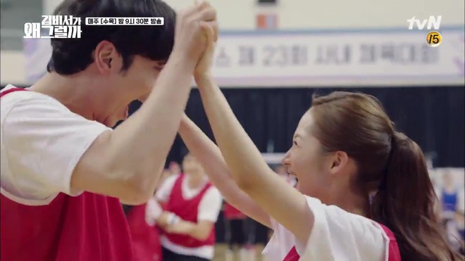 Thư Ký Kim: Trẹo cả chân vì ghen, Park Seo Joon kéo Park Min Young ngã suýt chạm môi rồi! - Ảnh 23. Thư Ký Kim: Trẹo cả chân vì ghen, Park Seo Joon kéo Park Min Young ngã suýt chạm môi rồi! - Ảnh 23.