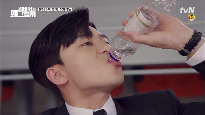 Thư Ký Kim: Trẹo cả chân vì ghen, Park Seo Joon kéo Park Min Young ngã suýt chạm môi rồi! - Ảnh 25. Thư Ký Kim: Trẹo cả chân vì ghen, Park Seo Joon kéo Park Min Young ngã suýt chạm môi rồi! - Ảnh 25.
