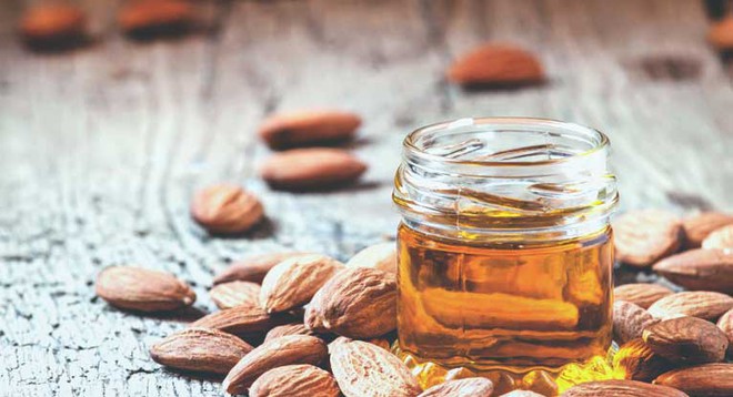 Nếu chưa đủ tiền mua kem dưỡng chuyên dụng, bạn hãy mua loại dầu này để trị quầng thâm mắt - Ảnh 2. Nếu chưa đủ tiền mua kem dưỡng chuyên dụng, bạn hãy mua loại dầu này để trị quầng thâm mắt - Ảnh 2.
