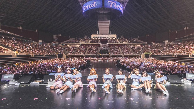 Cảnh sát điều tra fan cổ vũ TWICE bằng slogan của... băng đảng xã hội đen - Ảnh 1. Cảnh sát điều tra fan cổ vũ TWICE bằng slogan của... băng đảng xã hội đen - Ảnh 1.