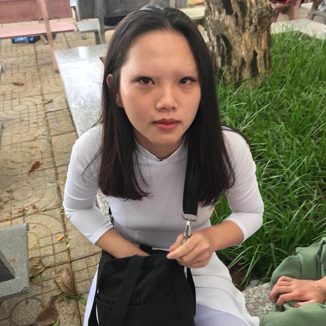 Thanh niên ngồi cặm cụi xóa toàn bộ lông mày của các bạn cùng lớp cho vui, nào ngờ biến luôn thành trend trên MXH - Ảnh 3. Thanh niên ngồi cặm cụi xóa toàn bộ lông mày của các bạn cùng lớp cho vui, nào ngờ biến luôn thành trend trên MXH - Ảnh 3.