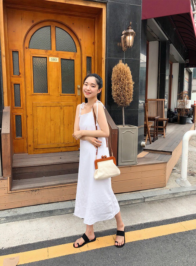 Hè này, có quá nhiều kiểu váy xinh ngây ngất mà bạn sẽ muốn diện bằng hết thì thôi! - Ảnh 9. Hè này, có quá nhiều kiểu váy xinh ngây ngất mà bạn sẽ muốn diện bằng hết thì thôi! - Ảnh 9.