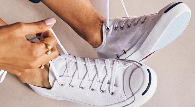 Đi học diện giày trắng là đẹp nhất và đây là 5 đôi sneaker vải màu trắng cool nhất dành cho bạn - Ảnh 12.