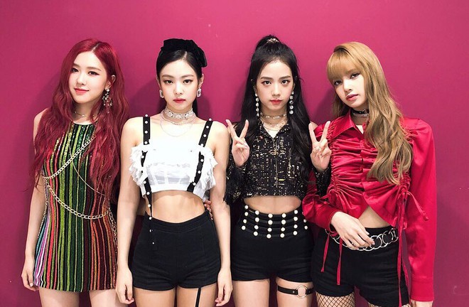 BTS và BLACKPINK “dắt tay” nhau trở thành 2 nhóm nhạc Kpop đầu tiên nhận nút kim cương Youtube - Ảnh 2. BTS và BLACKPINK “dắt tay” nhau trở thành 2 nhóm nhạc Kpop đầu tiên nhận nút kim cương Youtube - Ảnh 2.